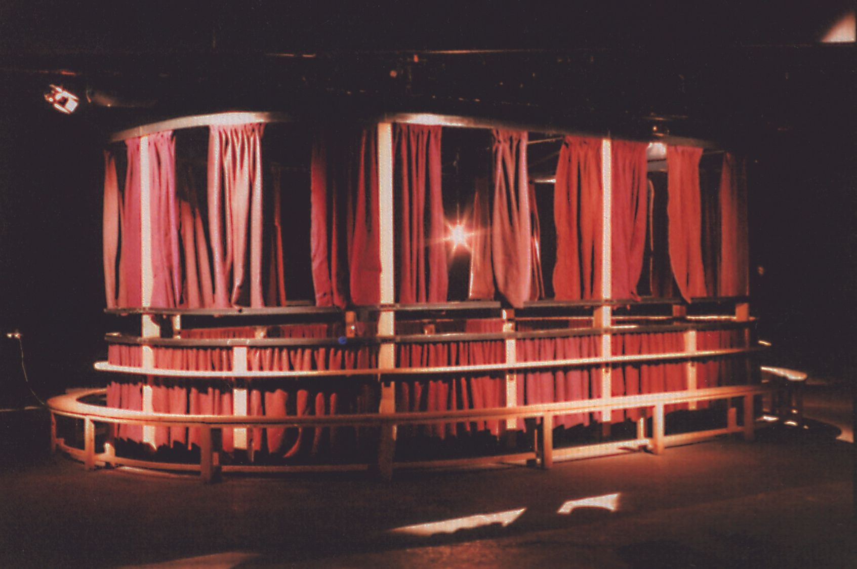 Foto da Le serve una danza di guerra 1986