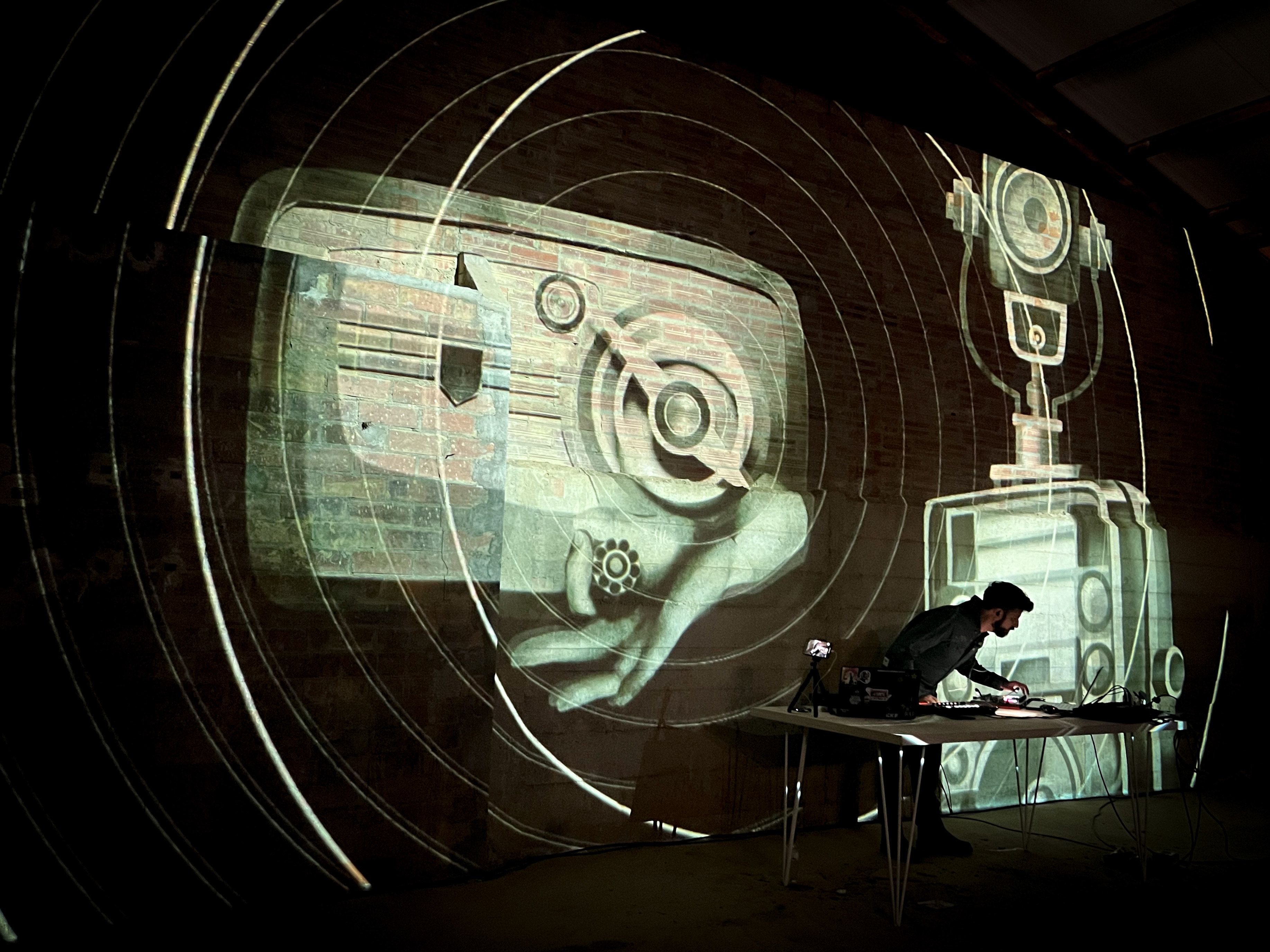 Ora, The limits of the Planets-concerto con video live. Disegni e grafiche di Francesca Pasquinucci