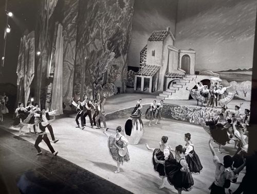 Foto di scena del balletto La Giara, Teatro alla Scala, Milano, 1961-62